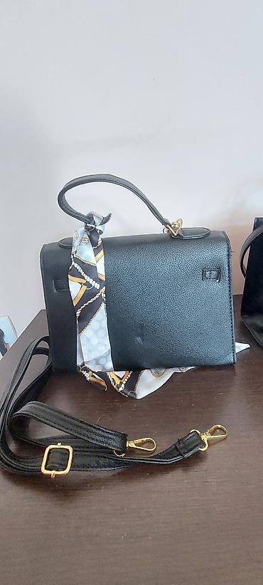 bez torbica mona: Crna elegantna Hermes ženska torba sa ručkom i zlatnim detaljima U — 5