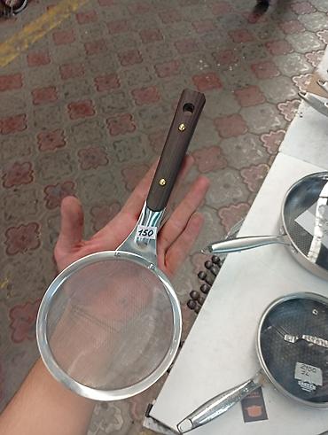 Кухонное сито с мелкой металлической сеткой и деревянной ручкой - at lalafo.kg Кухонное сито с мелкой металлической сеткой и деревянной ручкой -