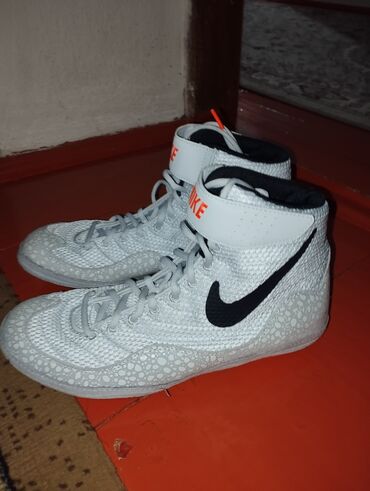 кийимдер бу: Эркектердин кроссовкасы, 43, Nike, Жаңы, түсү - Ак, Акысыз жеткирүү