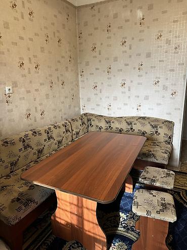 silver kitchen: Кухонный уголок с обеденным столом и табуретами Состав комплекта: - — 4