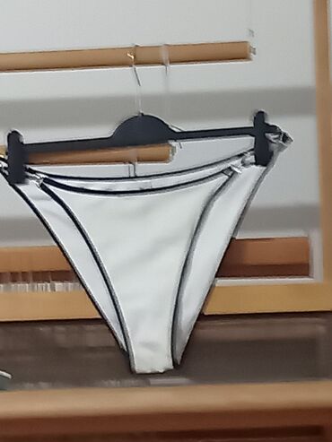 Kupaći kostimi: NOV, kupaći kostim NEW YORKER,beli sa teget paspulima i lepim zlatnim na lalafo.rs — 5 Kupaći kostimi: NOV, kupaći kostim NEW YORKER,beli sa teget paspulima i lepim zlatnim — 5