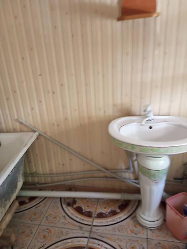 Продажа коттеджей и домов: Продаётся частный дом с двором и воротами. - Участок с широкими — 8