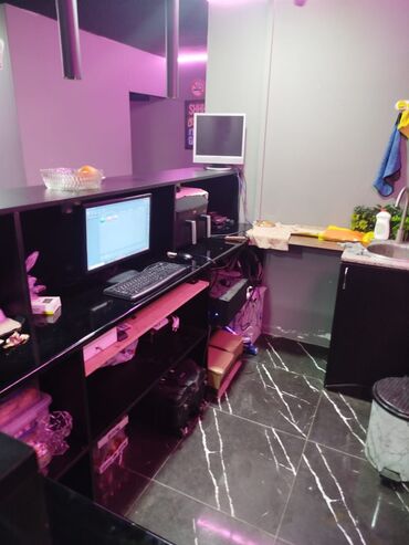 PS5 (Sony PlayStation 5): - PlayStation 5 oyun zonaları: böyük divar TV-ləri, rahat oturacaqlar — 11