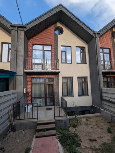 красивые дома в бишкеке: Таунхаус, 180 м², 5 комнат, Собственник, Дизайнерский ремонт