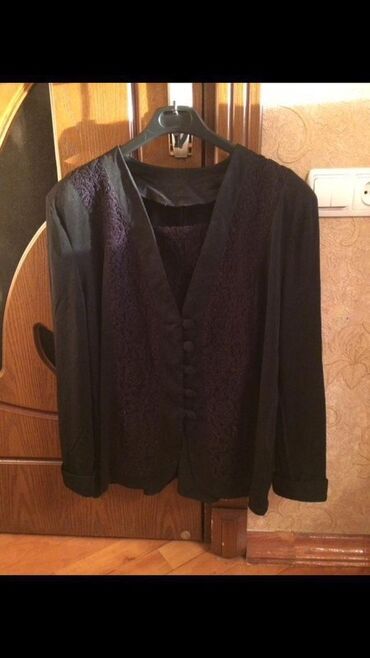 Dəstlər, kostyumlar: - Kəsmə naxışlı qədəh dəsti: 5 ədəd şüşə qədəh. Hər birinin üzərində — 7