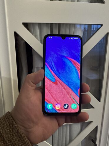 telefonlar a52: Samsung Galaxy A40, 64 GB, rəng - Göy, Face ID, Barmaq izi, Sensor