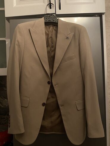 Köynəklər: Bej rəngli kişi pencəyi - Klassik, yüngül bej tonunda şık dizayn -