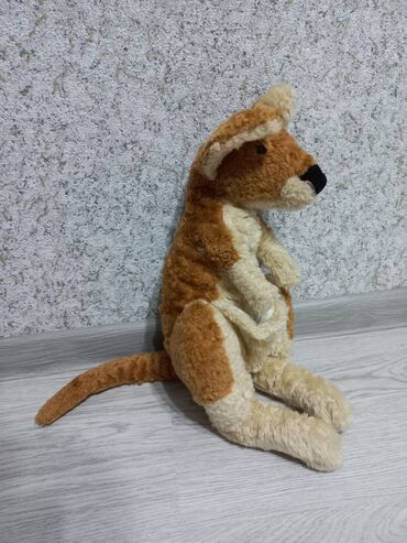 Oyuncaqlar: Dinozavr ~35 sm Ördək ~25 sm Tovuz quşu ~ 20sm Tutuquşu ~ 20 sm — 17