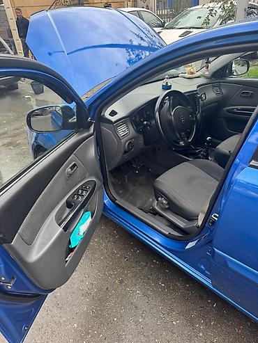 011 ucuz: Kia Rio hetçbek, mavi rəngdə. Avtomobilin кузов tipi 5 qapılı — 9
