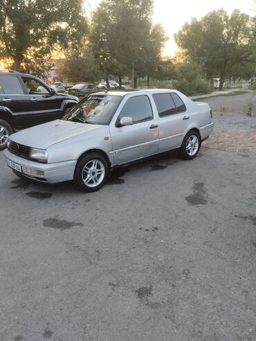 машине вента: Volkswagen Vento: 1993 г., 1.8 л, Автомат, Бензин, Седан