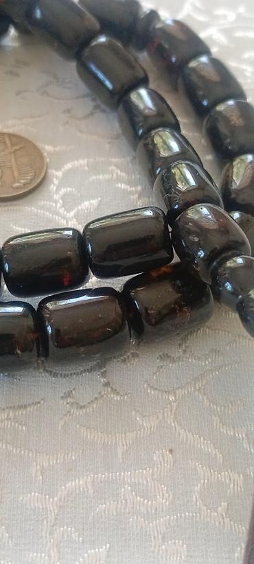 təsbeh kəhraba: 100% təbii, bütöv daş kəhrəba təsbeh.iri həcmli,33 muncuq.Çəkisi 115 — 8