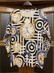 Köynək və bluzalar: Qadın geyimləri – 2 fərqli model 1) Ağ bluz: - Yumşaq, axıcı parça - — 11