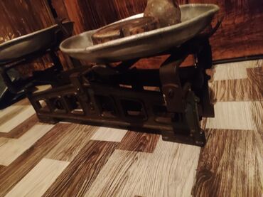 Digər əntiq əşyalar: Qədimi sivetdən qalma daş tərəzi. Qədimi şirəcəkən maşın — 6