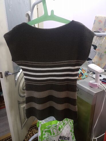 чёрный свитер: Женский свитер, Италия