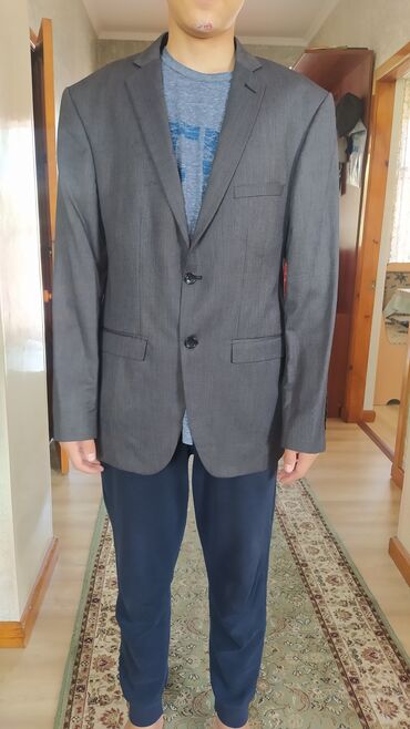 шикарный мужской халат: Продаю костюм размер 52 носили 3 раза производство Турция качество