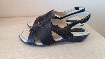 женская обувь размер 39: Продаю: Новые женские босоножки. Цвет: черный Материал: натуральная