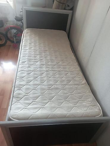 Mebel dəsti satılır.Dolab 4 qapılıdır.2 ədəd tək nəfərlik yataqdır.Tək