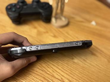 PS Vita (Sony PlayStation Vita): Ps vita ⛔️Минусы Есть только царапины ✅Плюсы 1.хорошо держит at lalafo.kg — 6 PS Vita (Sony PlayStation Vita): Ps vita ⛔️Минусы Есть только царапины ✅Плюсы 1.хорошо держит — 6