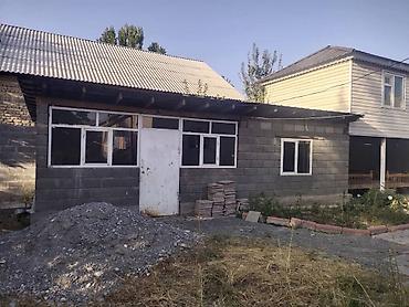 Дома: Жер Уй узаак моонотко баардык шарттары менен ижарага берилет. Баасы — 3