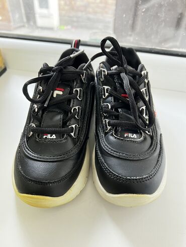 пуховик для мальчика: Продаю детский ботас от бренда Fila original. Размер 32