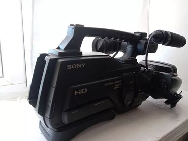 Videokameralar: Peşəkar video kamera - HD çəkiliş imkanı olan çiyinüstü tip video — 2