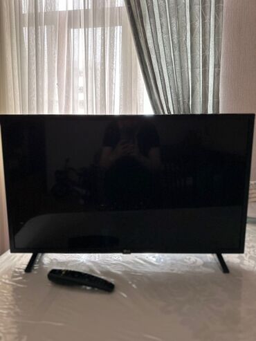chromecast qiymeti: Televizor 82 ekran smart islek veziyyetdedir.Heçbir problemi
