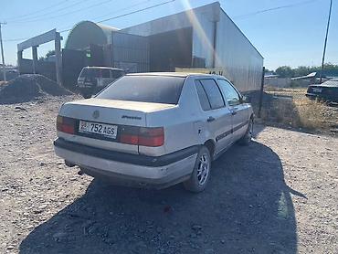 Транспорт: Volkswagen Vento: 1995 г., 1.8 л, Механика, Бензин, Седан — 1