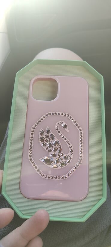 кожаный чехол: Элегантный чехол для телефона Swarovski, разработанный специально для