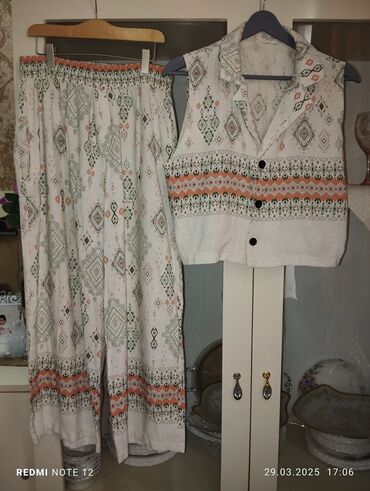 Dəstlər, kostyumlar: Her biri tezekimidi tecılı satılır ucuz qiymətə dest 10 tek tek 5 — 7