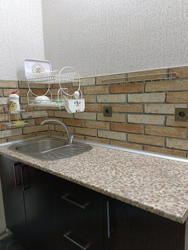 Uzunmüddətli kirayə mənzillər: Uzunmüddətli kirayə mənzil – tam mebellə - Geniş və işıqlı otaq — 8