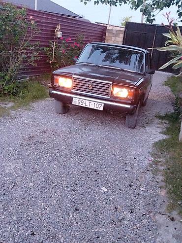 VAZ (LADA): LADA 2107, qara rəng, sedan kuzov. Texniki xüsusiyyətlər: - — 4