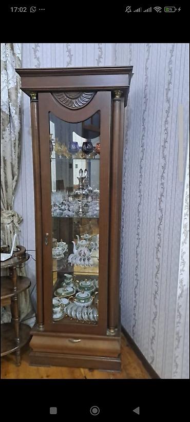 dini suvenir: Klassik üslubda vitrin şkaf - Material: taxta karkas, ön hissə şüşə — 1