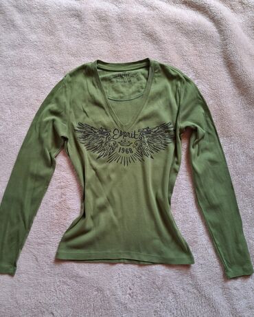 Рубашки и блузы: •Esprit bluz S/M ölçüyə uyğundur 10/10 - heç bir problemi yoxdur