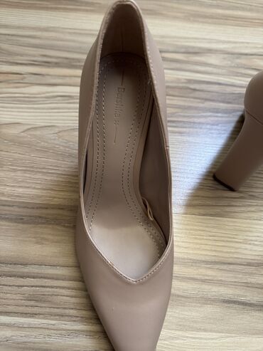 Туфли: Туфли, 36, Bershka, Б/у, цвет - Бежевый, Самовывоз