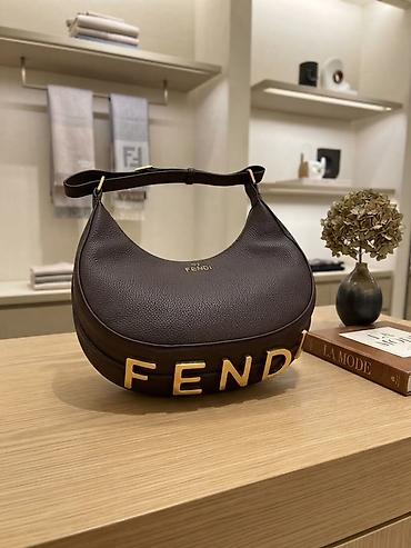 qizil qablari: Fendi üslubunda aypara formalı çiyin çantaları - Dizayn: Zərif aypara — 2