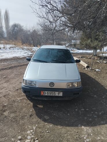 Volkswagen: Volkswagen Passat: 1988 г., 1.8 л, Механика, Газ, Седан