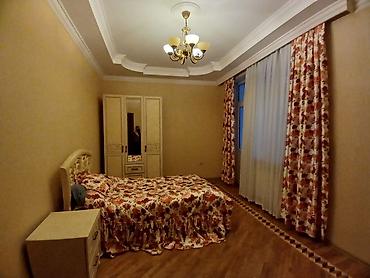 Uzunmüddətli kirayə mənzillər: Geniş və zövqlə dizayn olunmuş mənzil interyeri. - Böyük qonaq otağı — 5