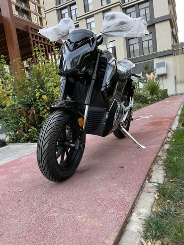 Motosikletlər: Elektrik motosiklet – şəhər üçün idman üslublu “naked” dizayn 0 km — 5