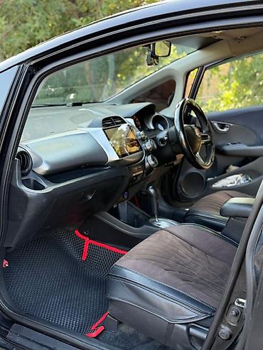 Honda Fit: 2009 г., 1.3 л, Автомат, Бензин, Хэтчбэк — 9