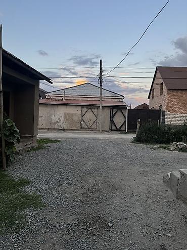 Продажа коттеджей и домов: Собственник!!! Продаю дом в ж/м Ак-Ордо2 по улице Сары-Жаз, Вверх от — 7