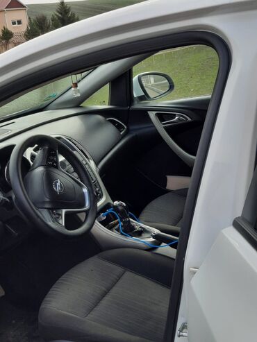 Opel: Opel Astra: 1.4 l | 2010 il 352000 km Sedan — 10