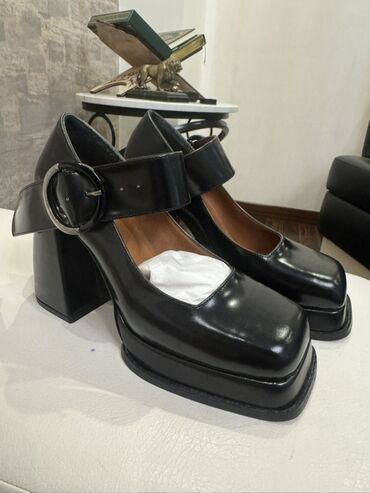 Botinka və botilyonlar: Qadın ayaqqabıları – müxtəlif modellər 1) Qara zərif bottilər 37 -da lalafo.az — 4 Botinka və botilyonlar: Qadın ayaqqabıları – müxtəlif modellər 1) Qara zərif bottilər 37 — 4