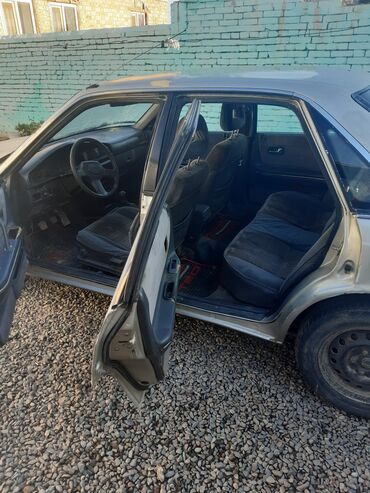 обмен квартиры: Mazda 626: 1989 г., Механика, Седан