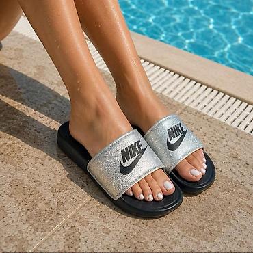 medicus obuca: Nike ženske papuče sa velikim Nike logotipom. Boje: • Roza sa — 2