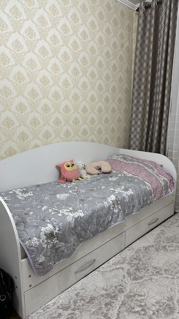 двух спальная кровать: Детский гарнитур, цвет - Белый, Б/у
