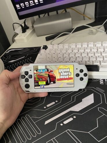 плейстейш: PSP 3000 (старой ревизии) цена договорная Менял корпус, батарею