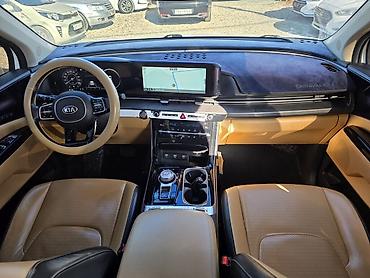 Kia: Kia Carnival: 2022 г., Минивэн — 13