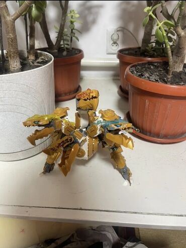 дом конструктор: Большая коробка конструкторов (около 25 наборов) Продаю большую