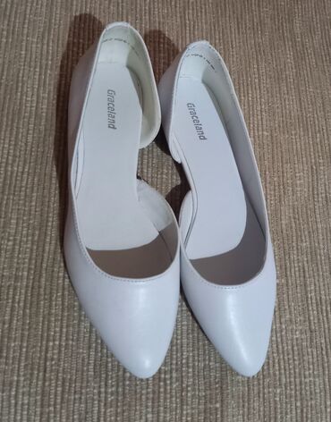 baletanke svajcarskoj br: Ballet shoes, Graceland, 36