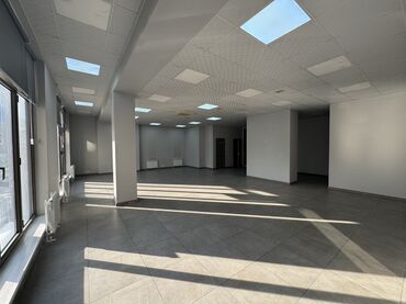 Помещения свободного назначения: Сдается в аренду пом-е 193 м2 Центральные коммуникации 2 санузла 2 — 3